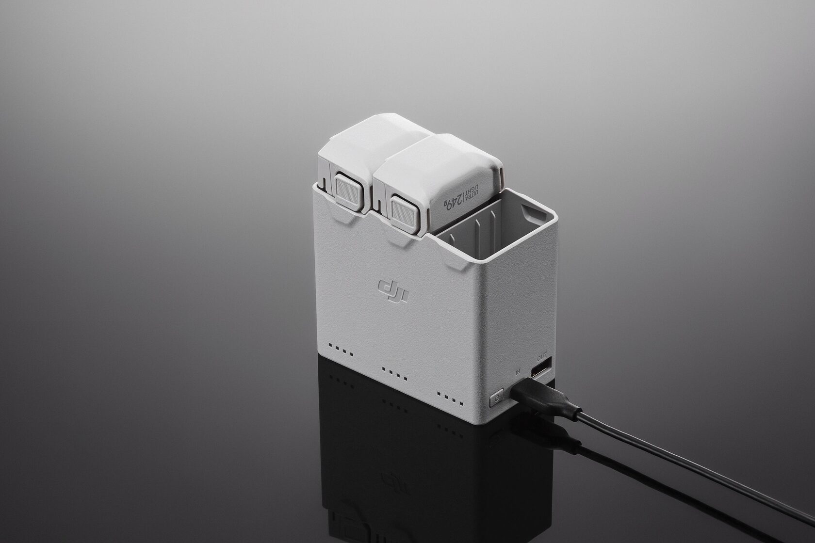 Хаб для заряда 3х аккмуляторов DJI Mini 3 Pro / 4 Pro Two-Way Charging Hub — фото 1